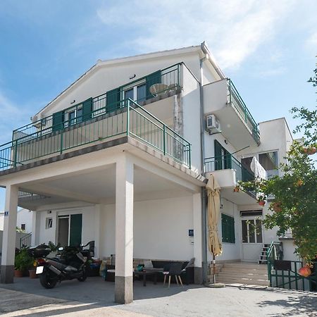 Apartments Polly Primosten Luaran gambar