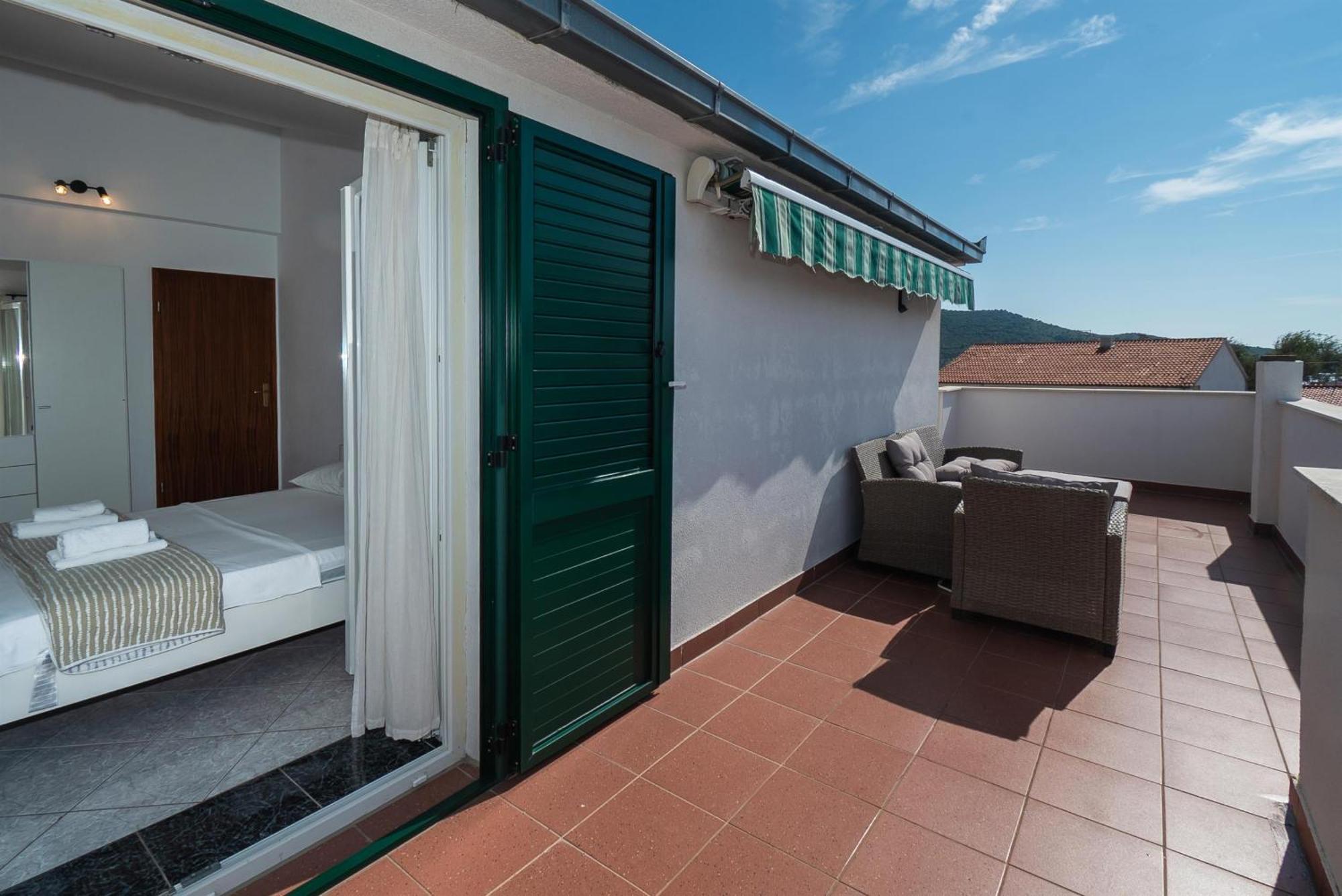 Apartments Polly Primosten Luaran gambar